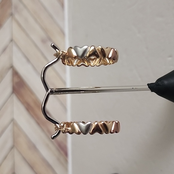 Tri Color Gold Filled Hoop Earrings Hearts Design New - Picture 3 of 8